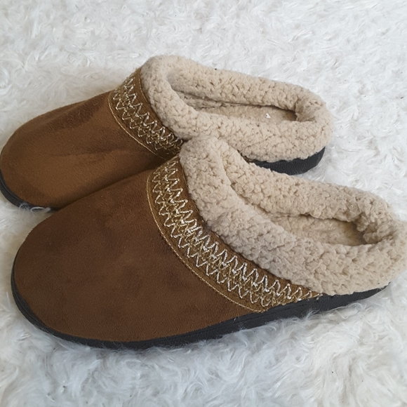 3/$30 Isotoner Hoodback Basil slipper sz 5/6 small - Picture 2 of 7